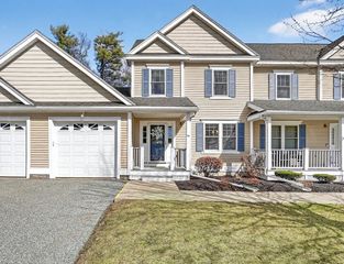 102 Central St 5A, Saugus, MA 01906