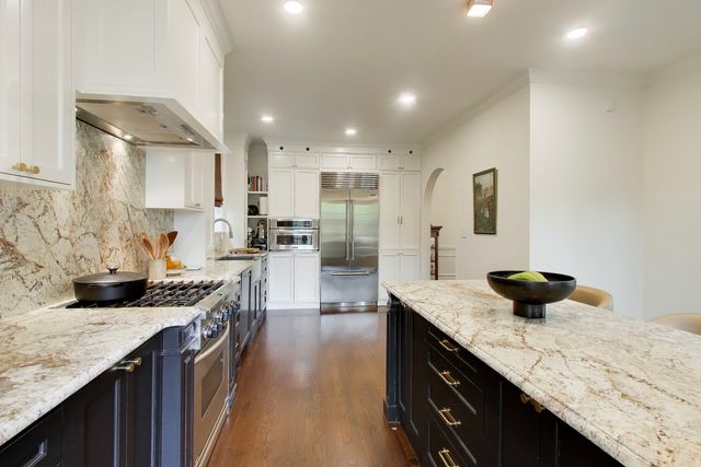 3045 W ARDMORE Avenue, Chicago, IL 60659