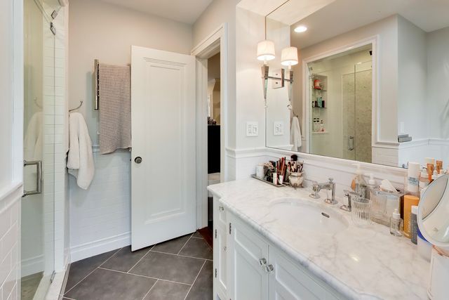 3045 W ARDMORE Avenue, Chicago, IL 60659