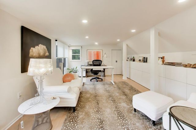 3045 W ARDMORE Avenue, Chicago, IL 60659