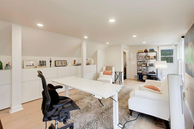 3045 W ARDMORE Avenue, Chicago, IL 60659