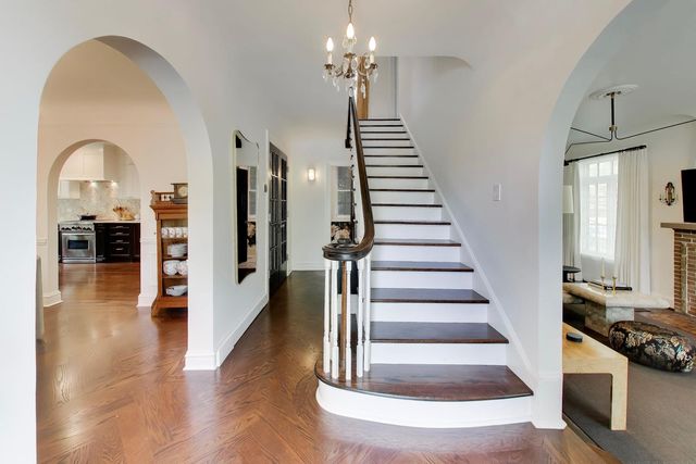 3045 W ARDMORE Avenue, Chicago, IL 60659