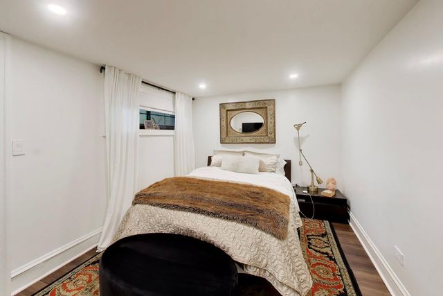 3045 W ARDMORE Avenue, Chicago, IL 60659