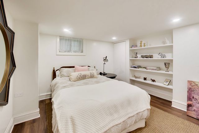 3045 W ARDMORE Avenue, Chicago, IL 60659