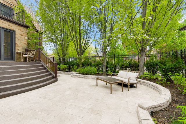 3045 W ARDMORE Avenue, Chicago, IL 60659