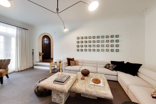 3045 W ARDMORE Avenue, Chicago, IL 60659