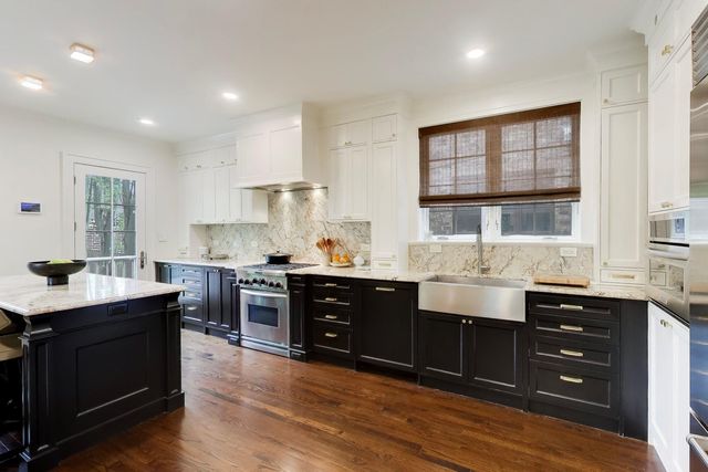 3045 W ARDMORE Avenue, Chicago, IL 60659
