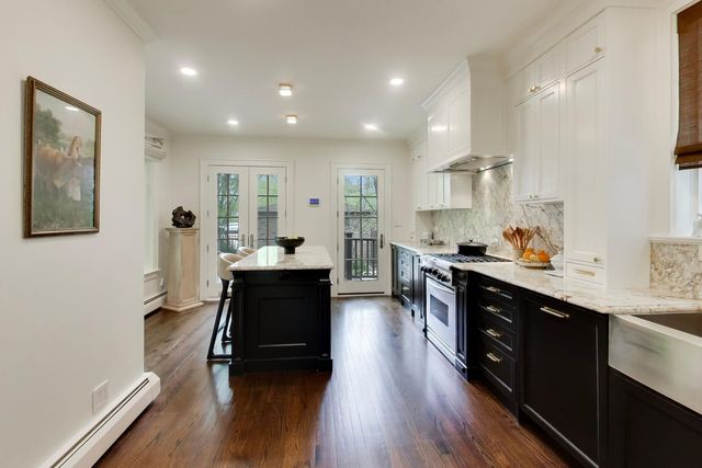 3045 W ARDMORE Avenue, Chicago, IL 60659
