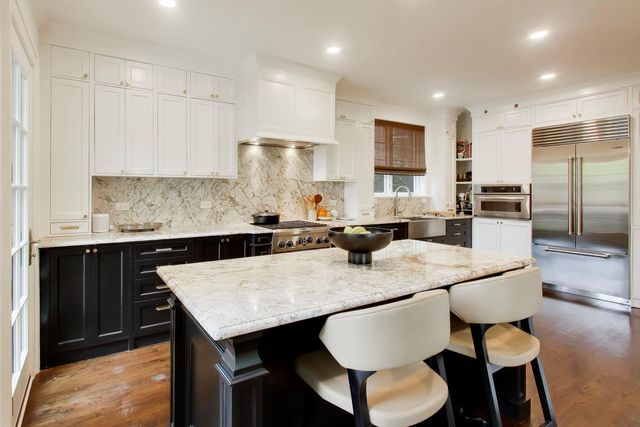 3045 W ARDMORE Avenue, Chicago, IL 60659