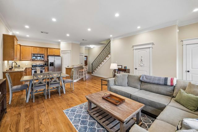 1017 W 16th Street W, Houston, TX 77008