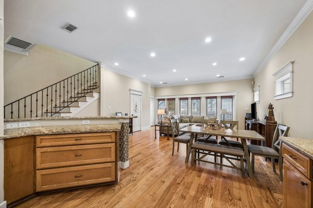 1017 W 16th Street W, Houston, TX 77008