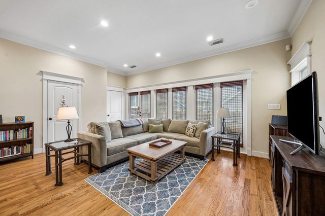 1017 W 16th Street W, Houston, TX 77008