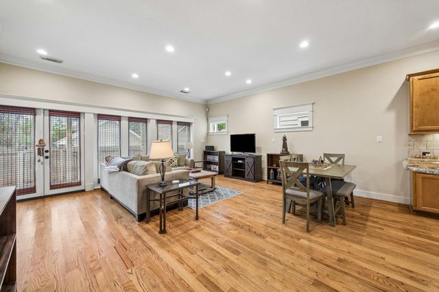 1017 W 16th Street W, Houston, TX 77008