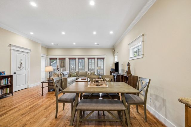 1017 W 16th Street W, Houston, TX 77008