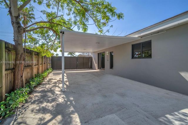 17911 NW 82nd Ave, Hialeah, FL 33015