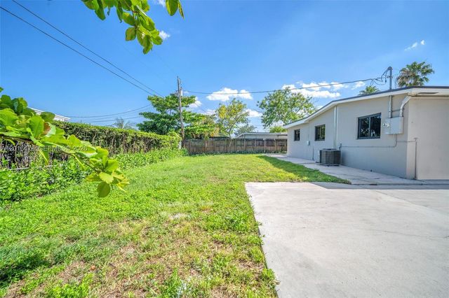 17911 NW 82nd Ave, Hialeah, FL 33015