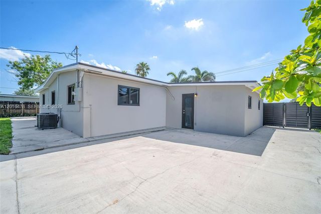 17911 NW 82nd Ave, Hialeah, FL 33015