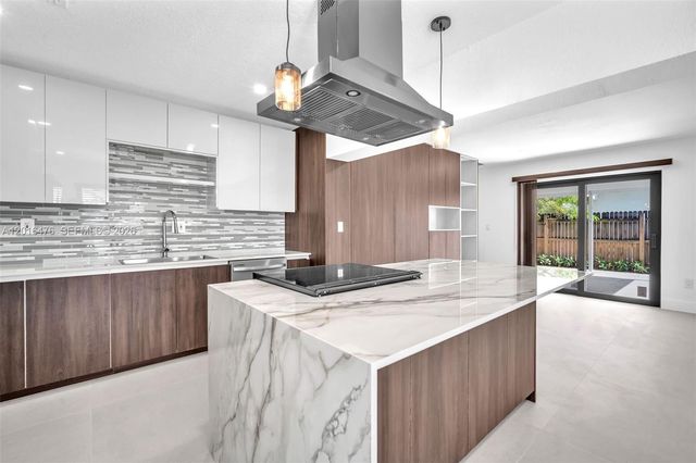 17911 NW 82nd Ave, Hialeah, FL 33015