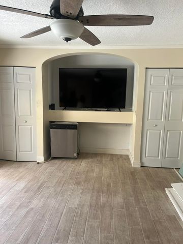 2318 Waterside Drive, Lake Worth, FL 33461