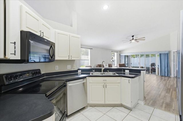 5207 NEW SAVANNAH CIRCLE, Wesley Chapel, FL 33545