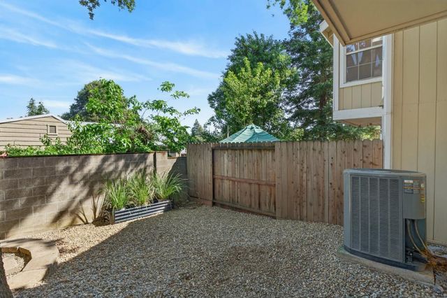 7611 Sunset Ave, Fair Oaks, CA 95628