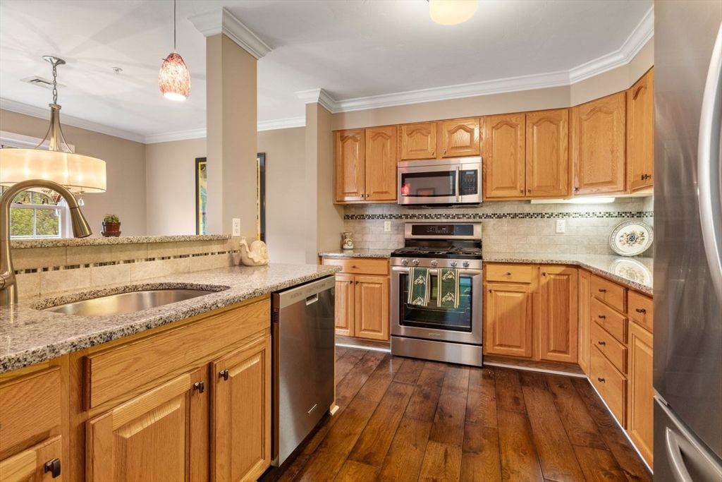 121 Revere St G, Canton, MA 02021