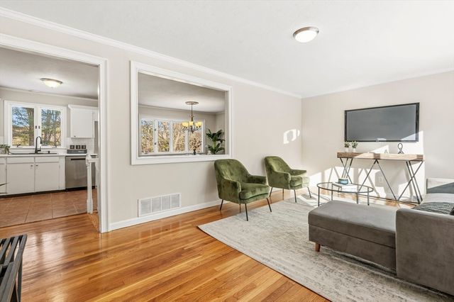 500 Franklin St, Wrentham, MA 02093