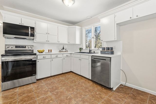 500 Franklin St, Wrentham, MA 02093