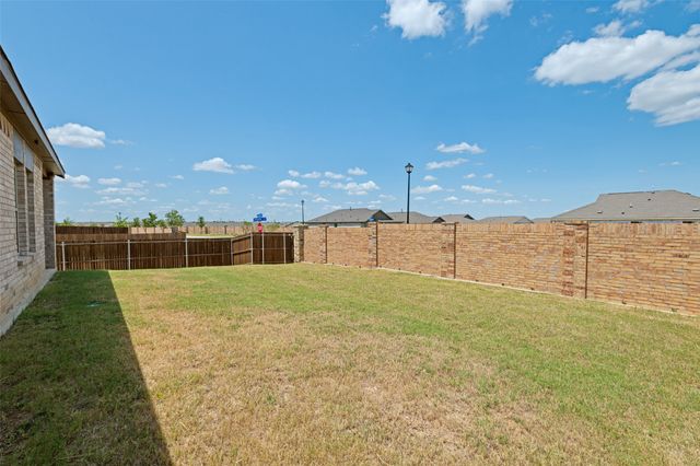 2303 Peregrine Way, Crandall, TX 75114