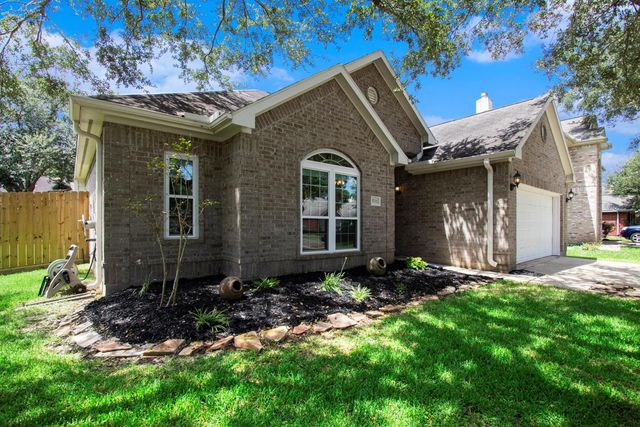 3702 Walden Drive, Pearland, TX 77584