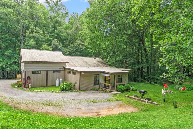 1844 Hogue Rd, Clarksville, TN 37040