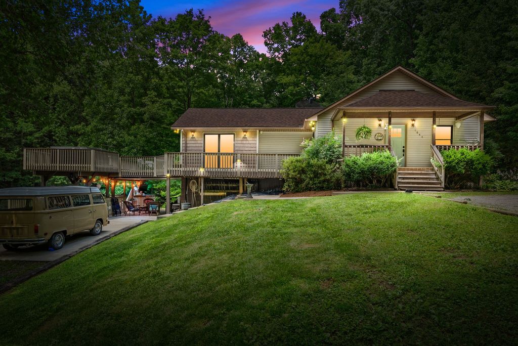 1844 Hogue Rd, Clarksville, TN 37040