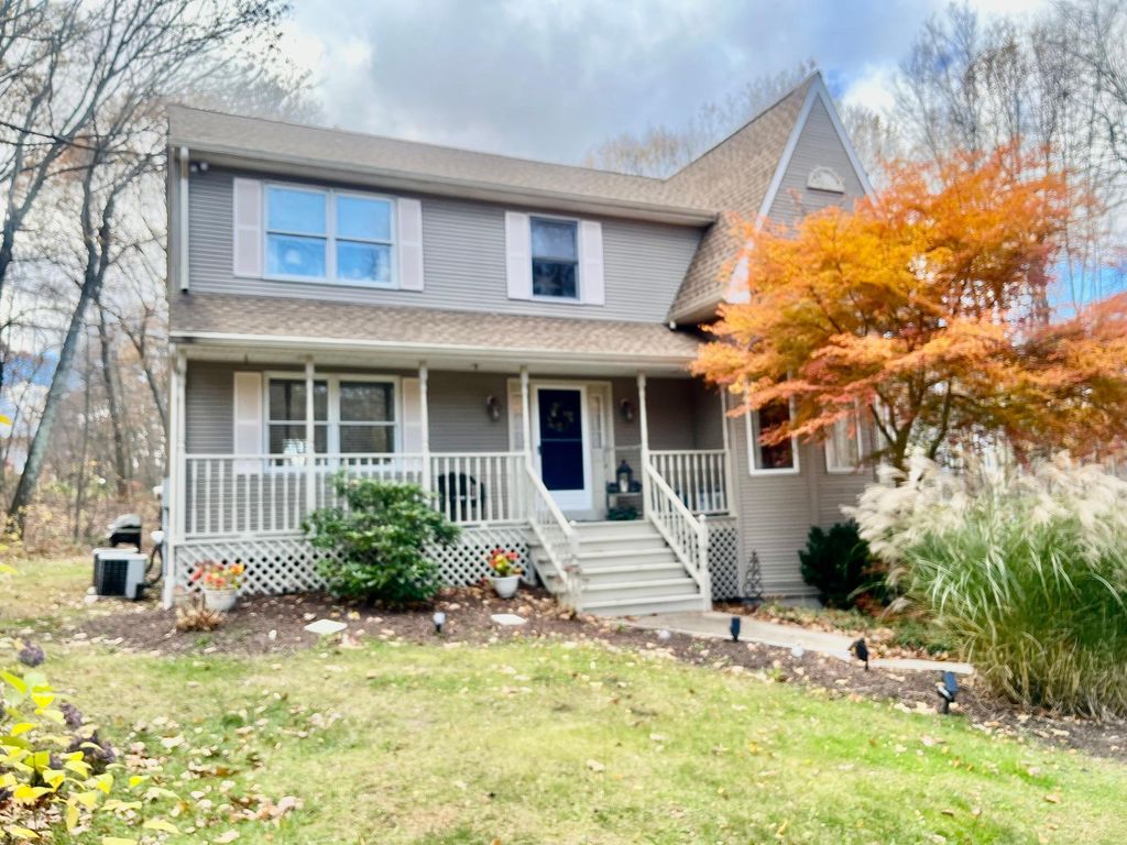 19 Wagon Trail, Wolcott, CT 06716