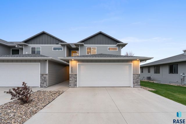 5507 W Liberator Cir Circle, Sioux Falls, SD 57107