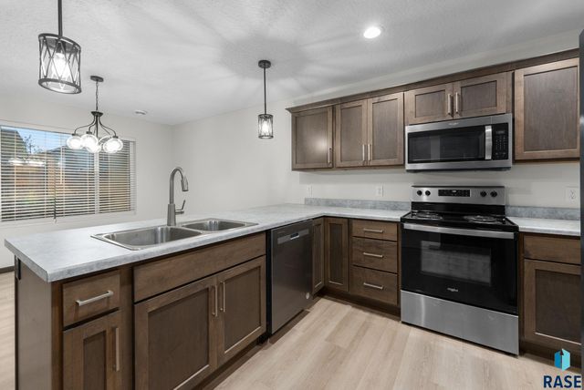 5507 W Liberator Cir Circle, Sioux Falls, SD 57107