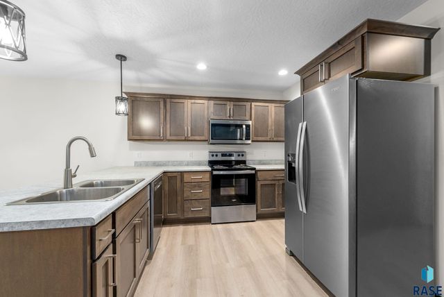 5507 W Liberator Cir Circle, Sioux Falls, SD 57107