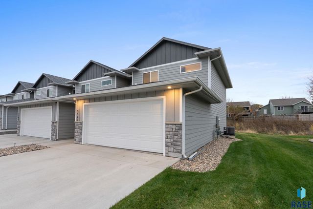 5507 W Liberator Cir Circle, Sioux Falls, SD 57107