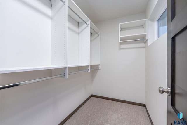 5507 W Liberator Cir Circle, Sioux Falls, SD 57107