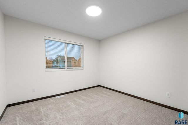 5507 W Liberator Cir Circle, Sioux Falls, SD 57107