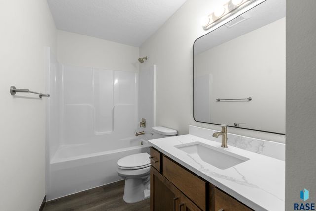 5507 W Liberator Cir Circle, Sioux Falls, SD 57107