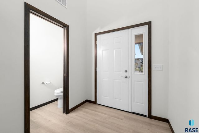 5507 W Liberator Cir Circle, Sioux Falls, SD 57107