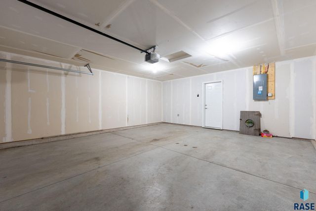 5507 W Liberator Cir Circle, Sioux Falls, SD 57107