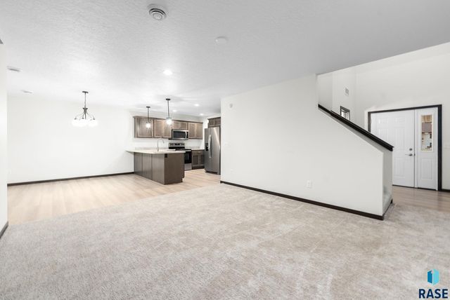 5507 W Liberator Cir Circle, Sioux Falls, SD 57107