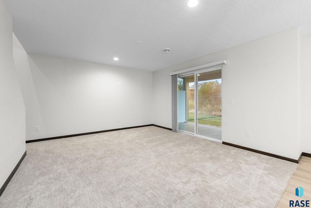 5507 W Liberator Cir Circle, Sioux Falls, SD 57107