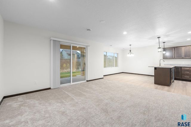 5507 W Liberator Cir Circle, Sioux Falls, SD 57107