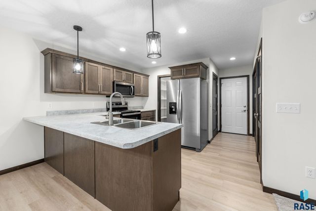 5507 W Liberator Cir Circle, Sioux Falls, SD 57107