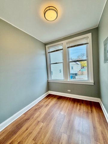 5144 S Hermitage Avenue 2, Chicago, IL 60609