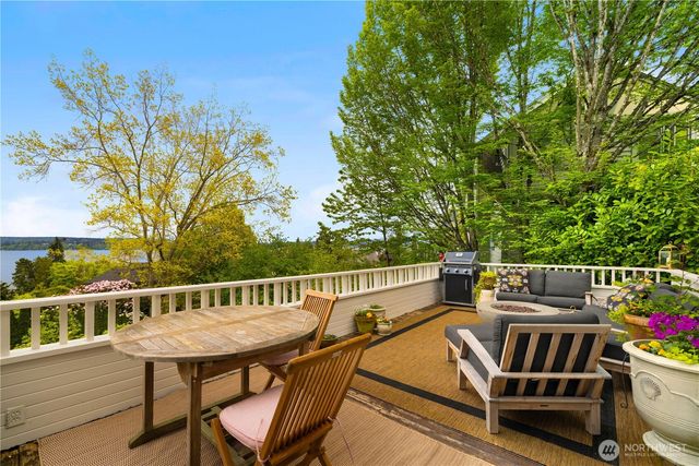 246 Dorffel Drive E, Seattle, WA 98112
