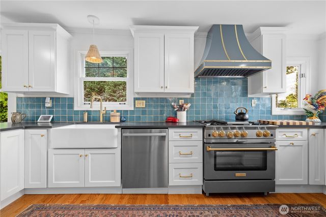 246 Dorffel Drive E, Seattle, WA 98112