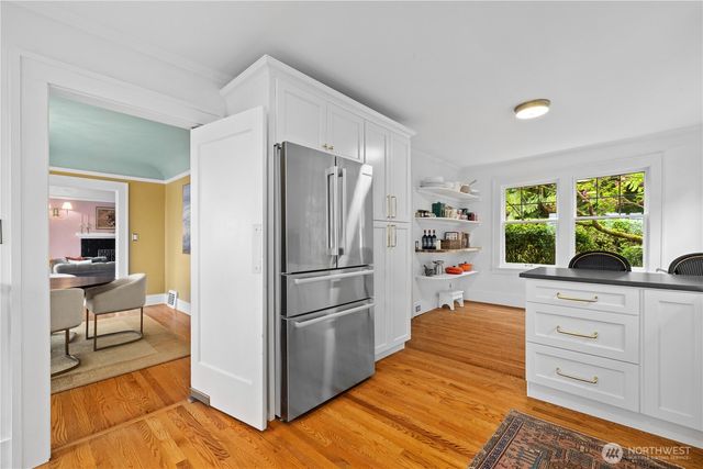 246 Dorffel Drive E, Seattle, WA 98112